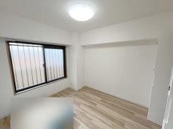 子供部屋　北側のお部屋は柔らかな採光が特徴。朝ゆっくり眠りたい方は北側のお部屋を寝室にいかがですか。