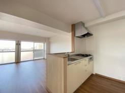 キッチン　対面式キッチン。