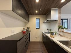 キッチン　カップボード完備でたっぷりと収納できます。