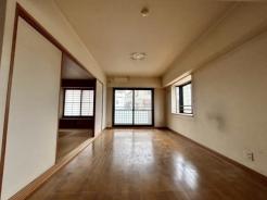 リビング　南向きで陽当り良好なリビング。