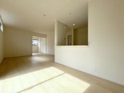 リビング　南向きで明るいリビング