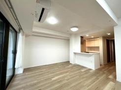 リビング　約17.9帖の広々LDK。床暖房なので足元からじんわり暖まります。