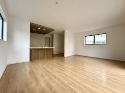 リビング　会話がはずむくつろぎのリビング。20.5帖です。