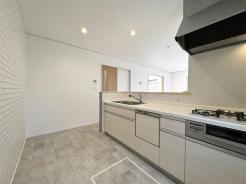 キッチン　家族みんなで使いやすいシステムキッチン。