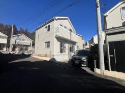 外観　シンプルで周囲になじむ外観。