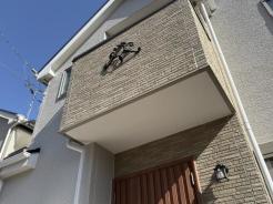 外観　アイアンの飾りがおしゃれです。令和7年10月リフォーム済住宅。