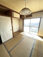 和室　西側6帖和室。こちらは押入があります。