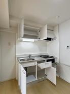 キッチン 収納豊富なシステムキッチン。