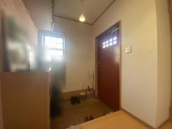 玄関　すっきりとした玄関まわり。