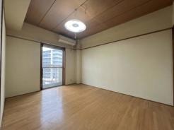 洋室　ＡＩ加工により、小物を削除しています。