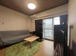 洋室　ＡＩ加工により、小物を削除しています。