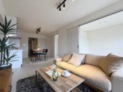 リビング　キッチンまで一つにつながる開放感。