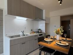 キッチン　使いやすいシステムキッチン。収納もたっぷりあります。