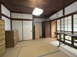 和室 AIにより室内の小物を消しております。