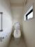 トイレ　1階・2階にそれぞれ設けられたトイレは温水洗浄便座です。(写真は1階トイレ)