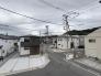 前面道路含む現地写真　前面道路の様子。