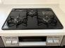 キッチン　3口タイプのガスコンロで同時調理が可能。