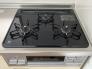 キッチン　3口タイプのガスコンロで同時調理が可能です。