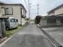 前面道路含む現地写真　現地道路の様子です。