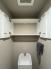 トイレ　トイレはストックに便利な収納棚があります。