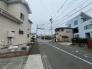 前面道路含む現地写真　前面道路の様子です。