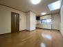 リビング　キッチンまで一つにつながる開放感。12.5帖です。