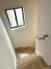 その他内観　階段には手すりがついているので昇り降りが安心です。窓から明るい光が差し込みます。