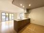 キッチン　家事をしながらコミュニケーションが取れる対面式キッチン。