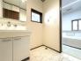 洗面台・洗面所　洗濯機スペースもしっかり確保されています。