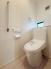 トイレ　1階・2階にそれぞれ設けられたトイレは温水洗浄便座です。(写真は1階トイレ)