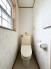 トイレ　1階・2階にそれぞれ設けられたトイレは温水洗浄便座です。(写真は1階トイレ)