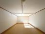 収納　5.3帖洋室内小屋裏収納