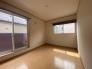 洋室　南側洋室約6.5帖
