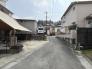 前面道路含む現地写真　周辺は閑静な住宅街です。