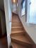 その他内観　階段には手すりがついているので昇り降りが安心です。窓があるので明るさもあります。