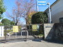 あきる野市立屋城小学校  777m