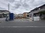 前面道路含む現地写真　手前1号棟、奥側2号棟です。
