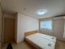 洋室　7.2帖のお部屋。エアコン付きです。