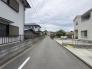 前面道路含む現地写真　前面道路を含めた現地の様子です。