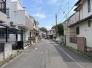 前面道路含む現地写真　前面道路の様子。
※AI処理にて青空に加工しています。