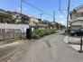 前面道路含む現地写真　前面道路の様子です。
※AI処理にて青空に加工しています。
