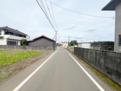 前面道路含む現地写真 前面道路の様子です。