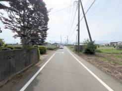 前面道路含む現地写真 前面道路の様子です。