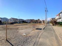 前面道路含む現地写真 長淵保育園方面に続く道路です。