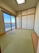 和室 バルコニーに面している4.5帖和室。