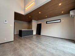 リビング 吹き抜けがあるので開放感がありリラックスできます