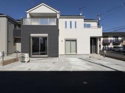 外観 太陽光発電・蓄電池システム導入住宅。黒がアクセントになっている外観。