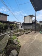 庭 南道路に接道したお庭スペース。
※AI処理にて青空に加工しています。