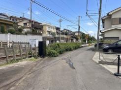 前面道路含む現地写真 前面道路の様子です。
※AI処理にて青空に加工しています。
