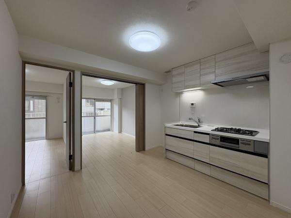 リビング　キッチンまで一つにつながる開放感。過ごしやすさいっぱいです。